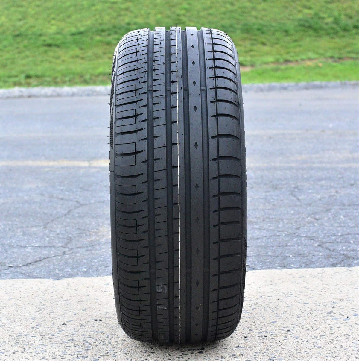 All-Season Performance Radial Tire 205/55R17 95V XL I82943