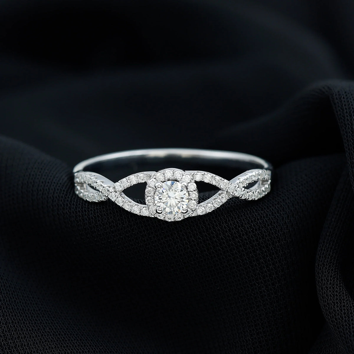 925 Sterling Silver Moissanite Solitaire Engagement Ring with Halo U61458
