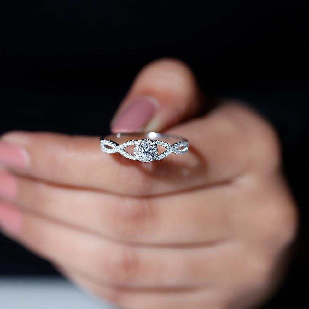 925 Sterling Silver Moissanite Solitaire Engagement Ring with Halo U61458