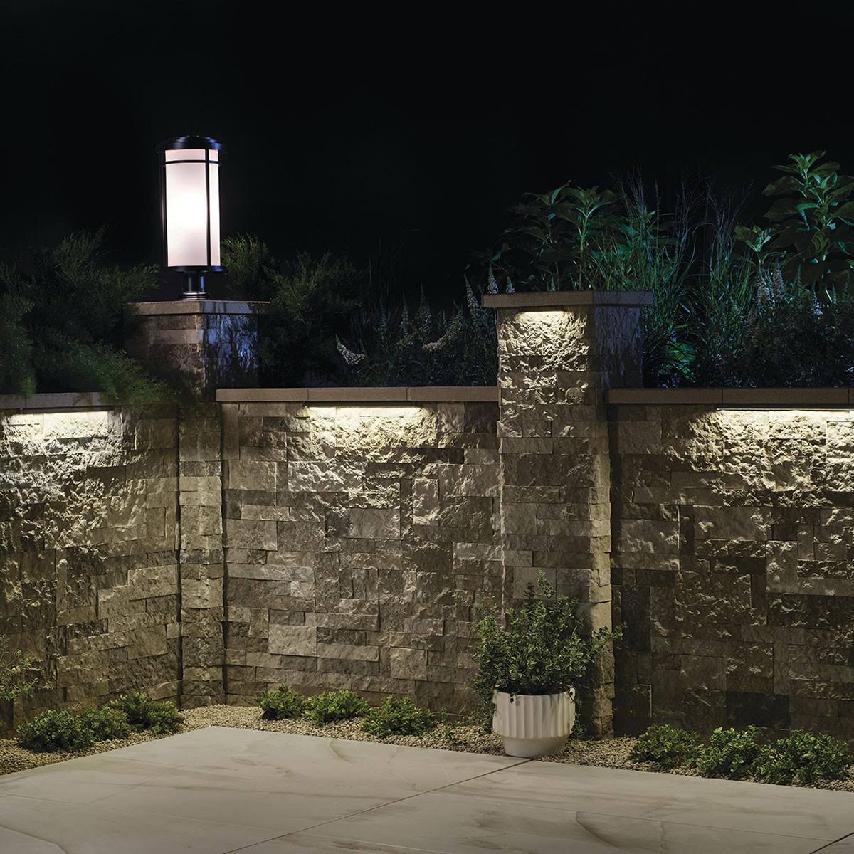 18x22 2700K LED Landscape Light B6168