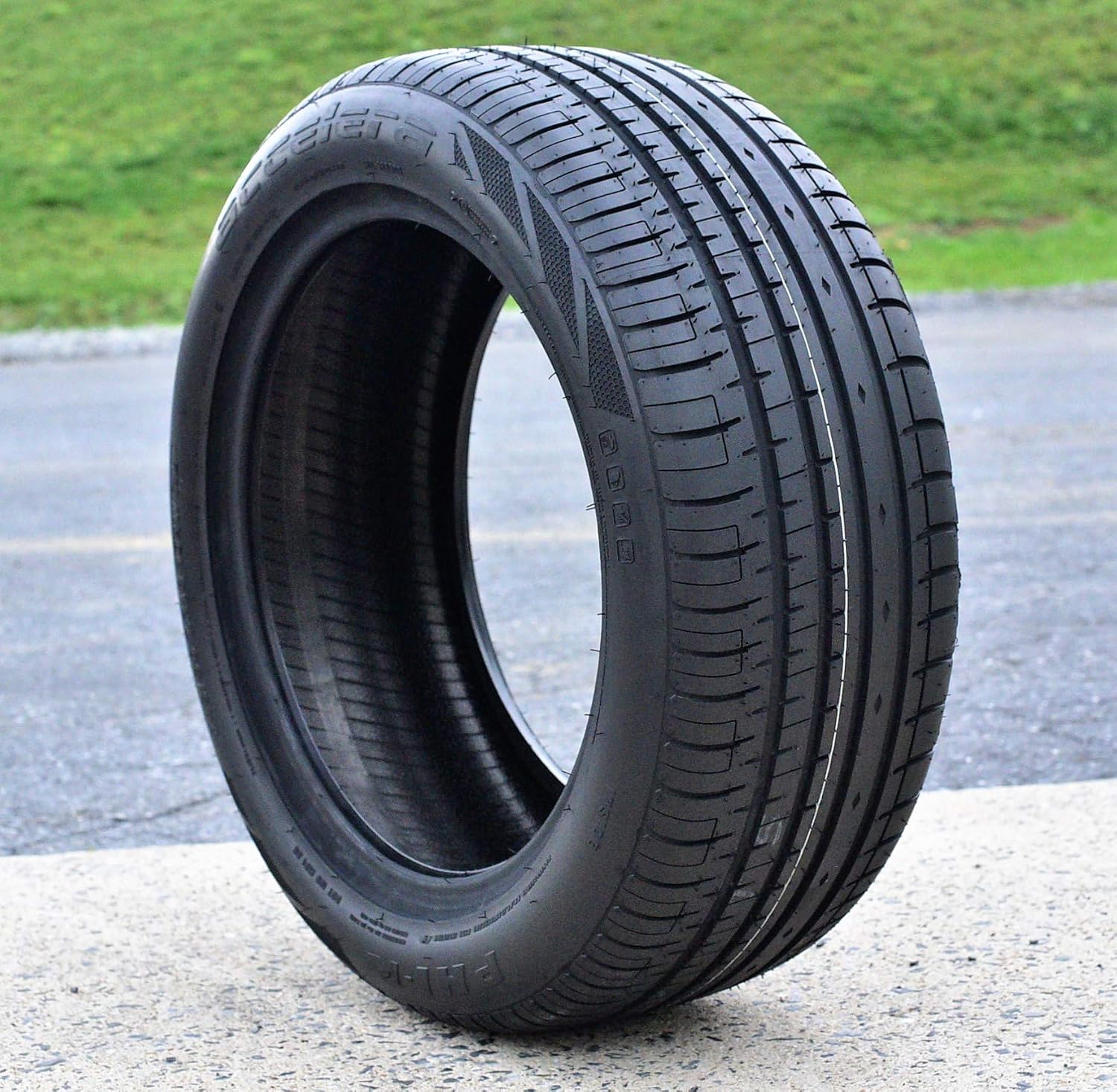 All-Season Performance Radial Tire 205/55R17 95V XL I82943