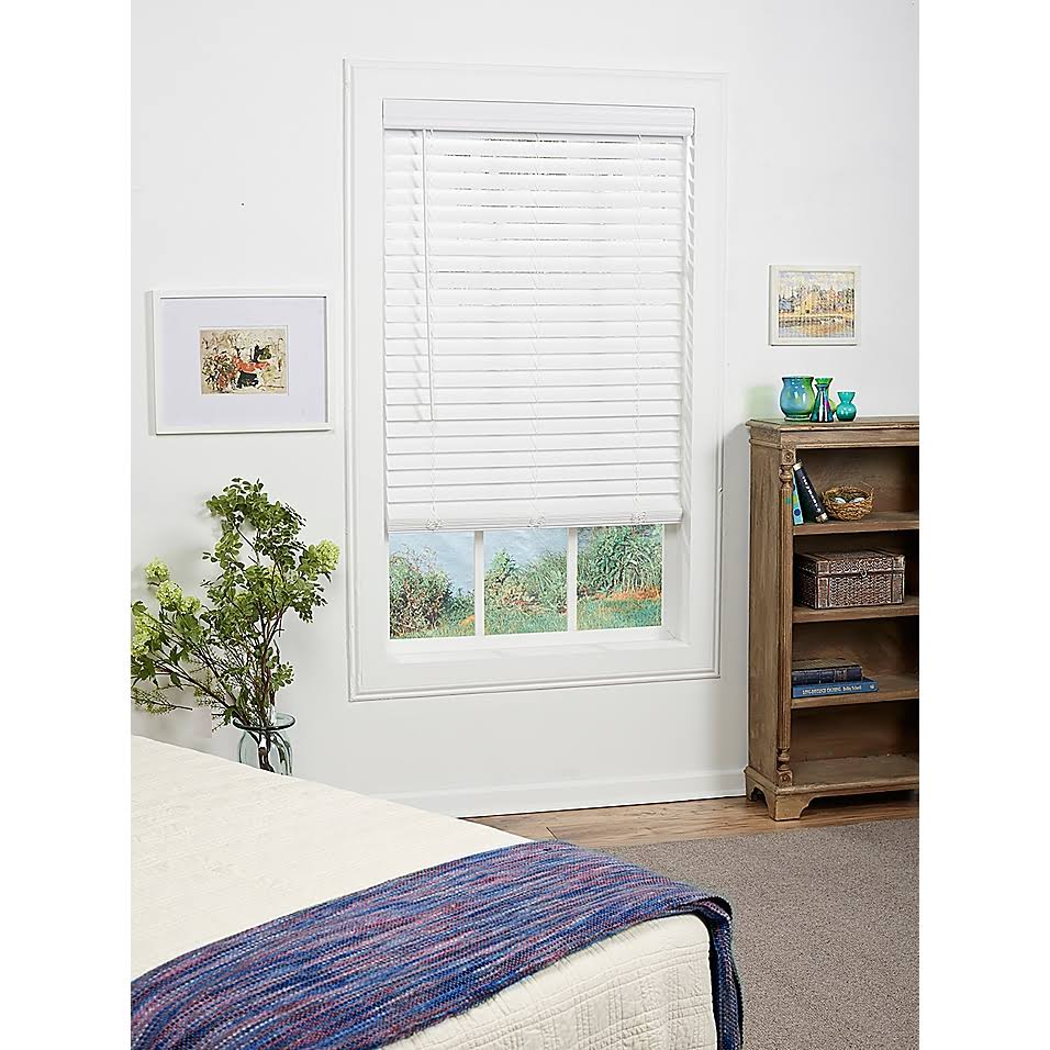 White Cordless Faux Wood Blind O3886