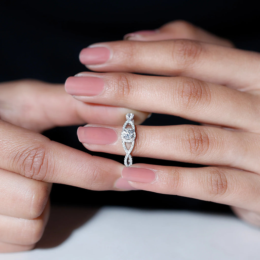 925 Sterling Silver Moissanite Solitaire Engagement Ring with Halo U61458