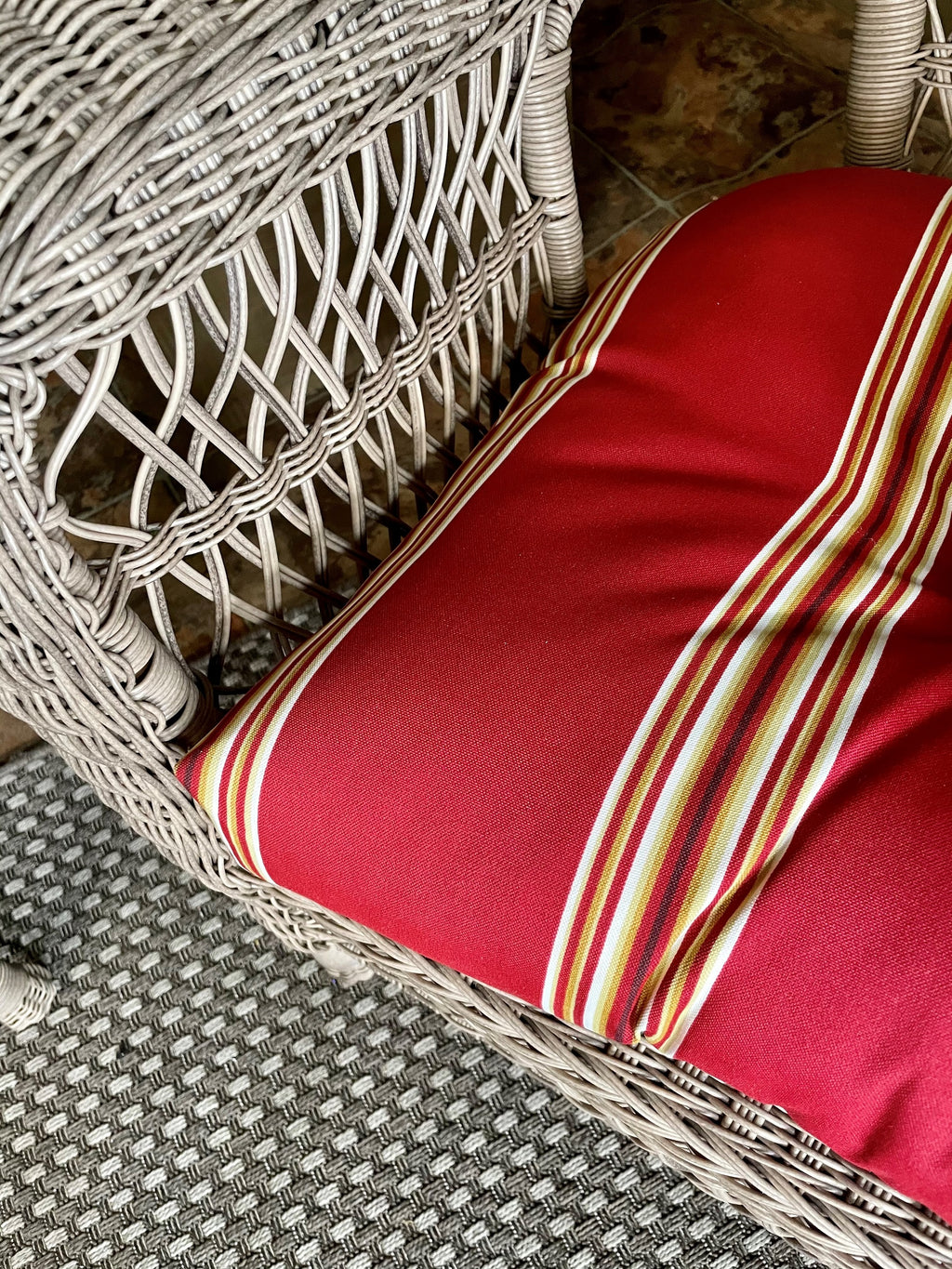 Assorted Red U-Shape Cushion Set Outdoor Seating Cushions (3 Pieces) Q472