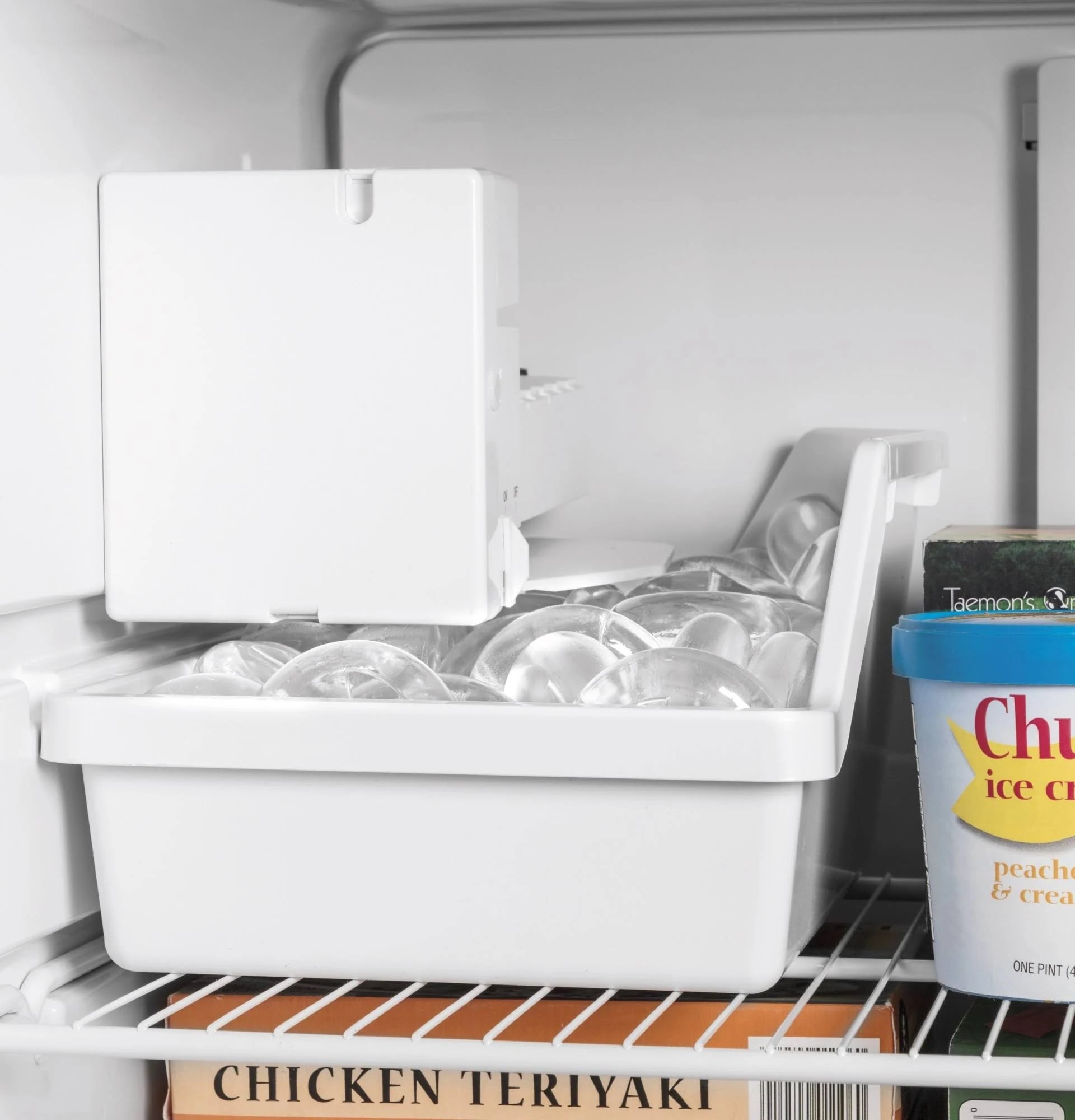 17.5 cu.ft. White Top Freezer Refrigerator N252522
