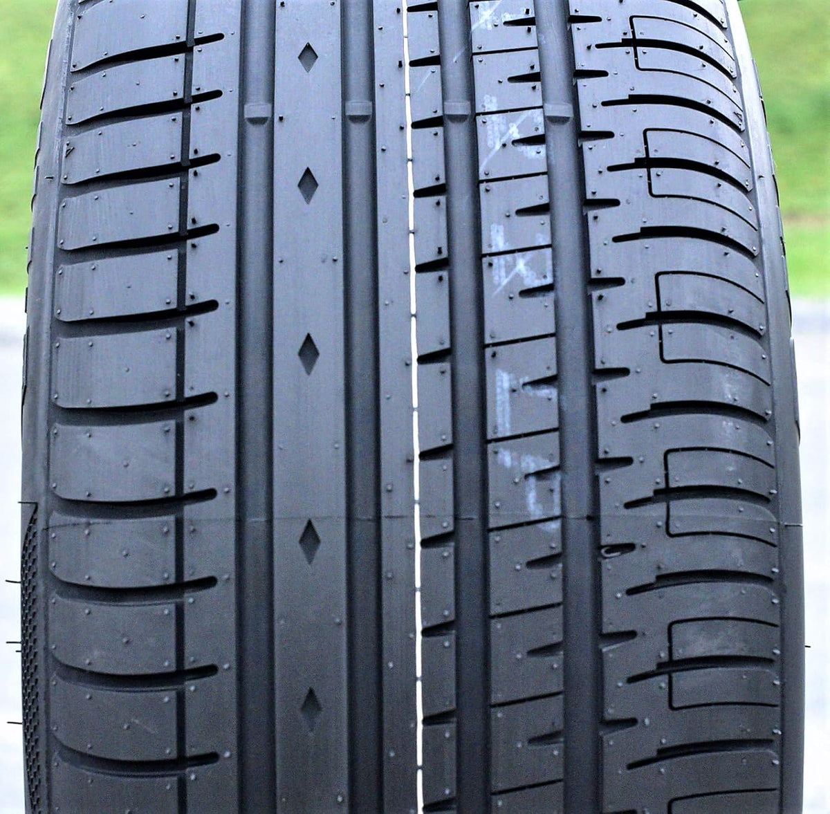 All-Season Performance Radial Tire 205/55R17 95V XL I82943
