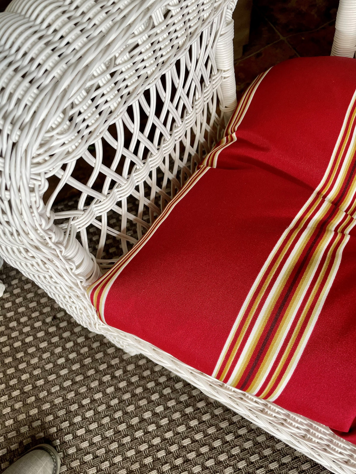 Assorted Red U-Shape Cushion Set Outdoor Seating Cushions (3 Pieces) Q472