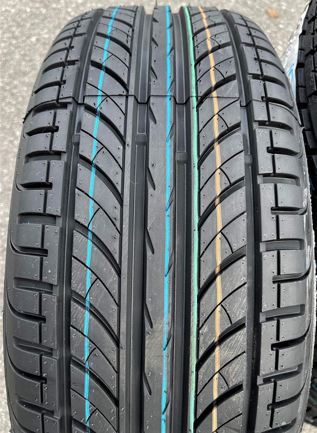 Set of 4 205/60R16 92V Performance Radial Tires L799338