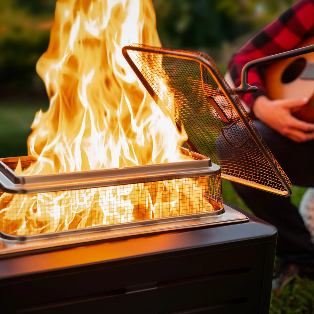 18 Inch Metal Fire Pit Screen and 2 Piece Poker H9647